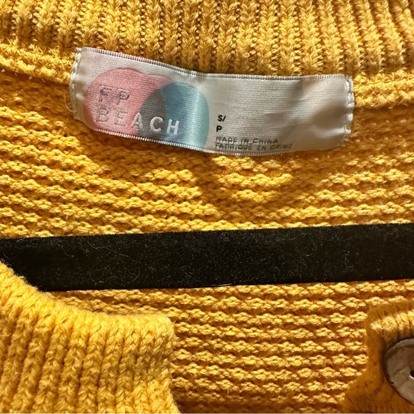 Free‎ People Beach Hailee Sweater in Yellow Gold Sweater Top Henley Size Small - Picture 4 of 4